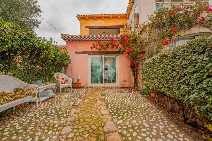 Casa quadrilocale in vendita in Via Altora, San Teodoro