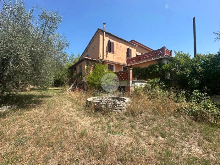 Casa con 7 locali in vendita in Via dei Lecci, Fara In Sabina