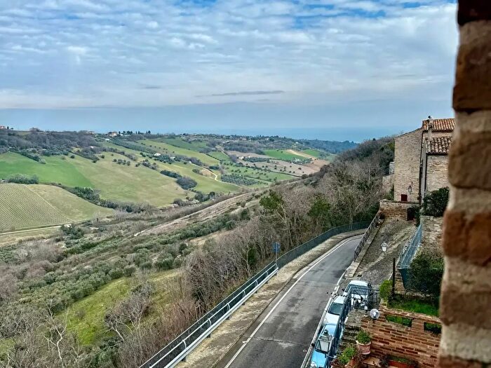 Casa con 6 locali in vendita in Vicolo Brandimarte, Altidona