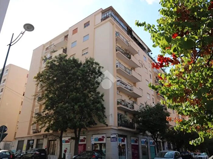 Appartamento con 8 locali in vendita in Via Tommaso Angelini, Palermo