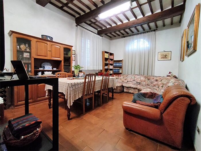 Casa con 11 locali in vendita in Lucca