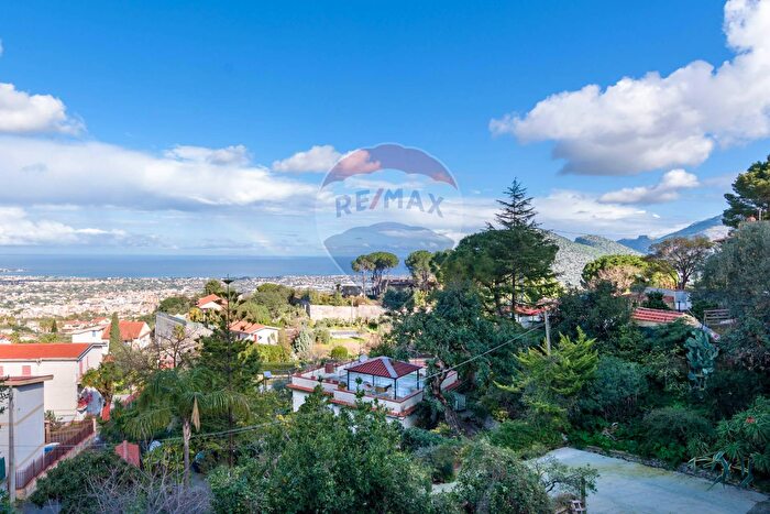 Appartamento con 5 locali in vendita in Via Cangialosi, Carini