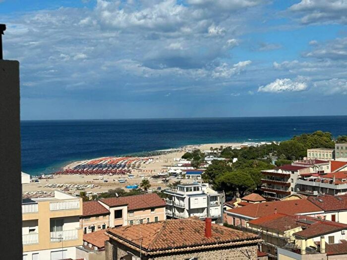 Appartamento trilocale in affitto in Via Giuseppe Verdi, Soverato Marina, Soverato