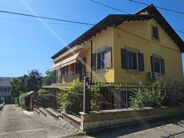 Casa con 6 locali in vendita in Contrada Santa Liberata, Lanciano
