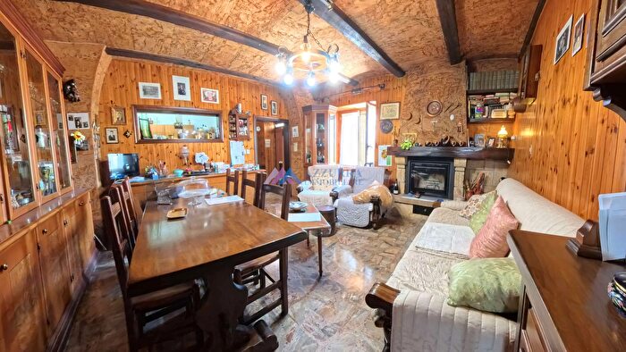 Casa con 5 locali in vendita in Montenero Di Bisaccia
