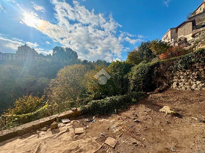 Appartamento trilocale in vendita in Via Corsica, Caprarola