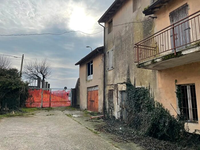 Casa in vendita in Via Morti dellAstore, Castiglione Delle Stiviere