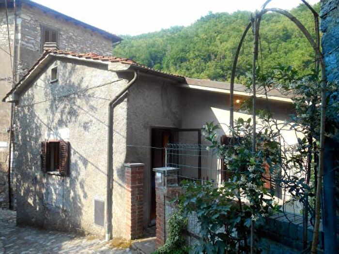 Casa quadrilocale in vendita in Fabbriche di Vergemoli