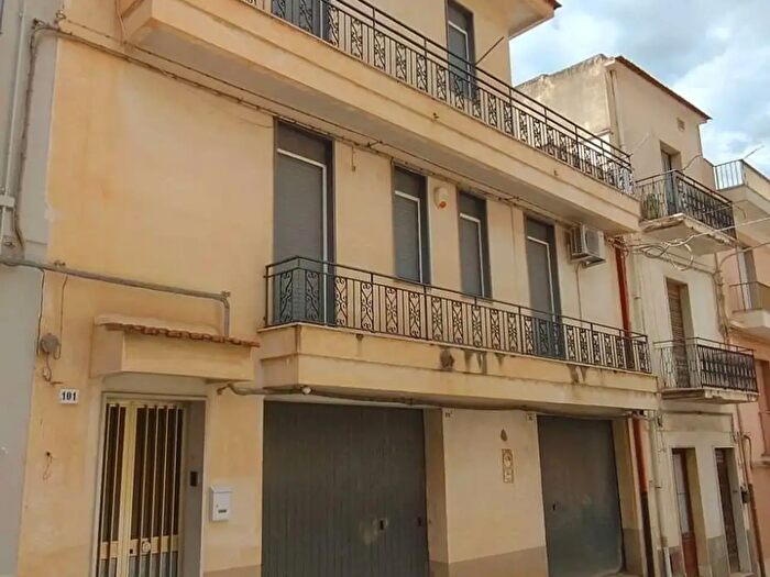Casa con 5 locali in vendita in Comiso