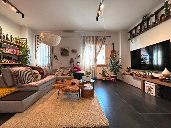 Casa con 8 locali in vendita in Via l da Vinci, Conselice