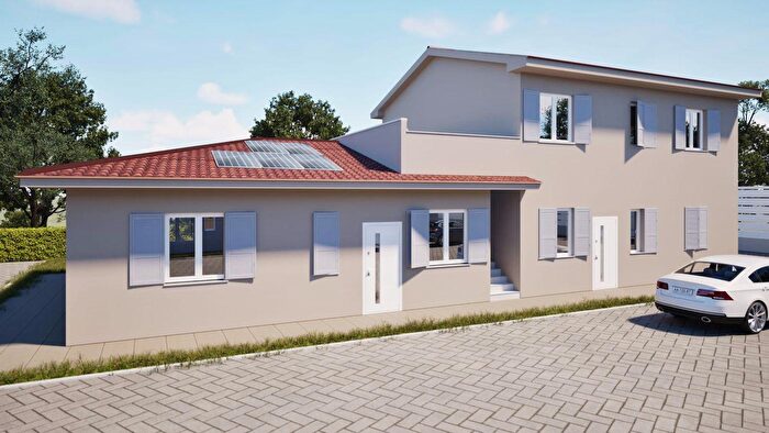 Appartamento con 5 locali in vendita in Pescia