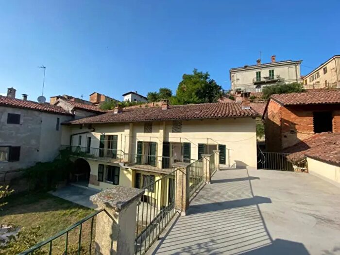 Casa con 6 locali in vendita in Via Giuseppe Garibaldi, Castagnole Monferrato