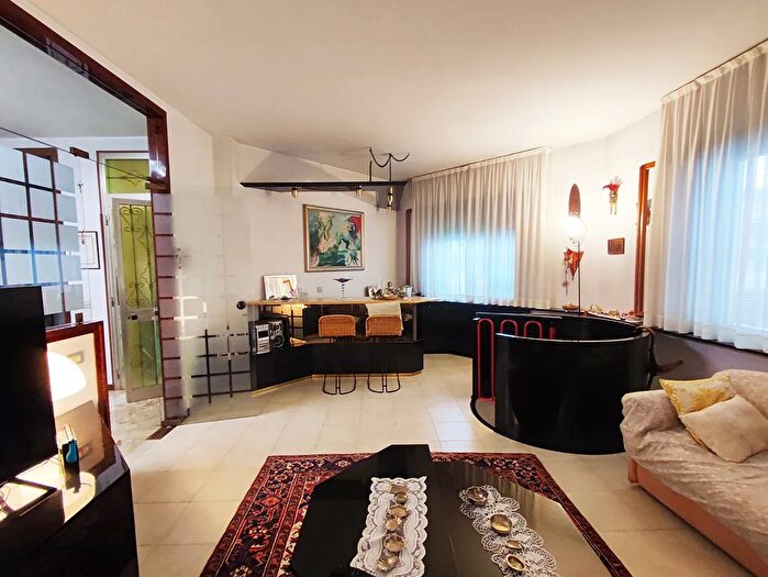 Casa con 8 locali in vendita in Borgo San Giovanni, Chioggia