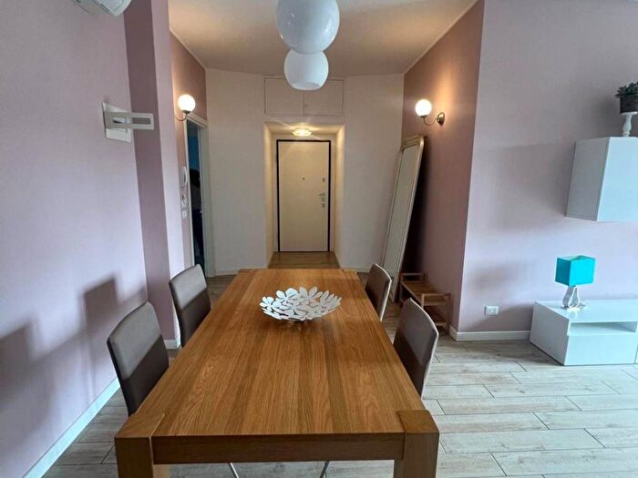 Appartamento trilocale in affitto in Via Pantelleria, Certosa, Milano