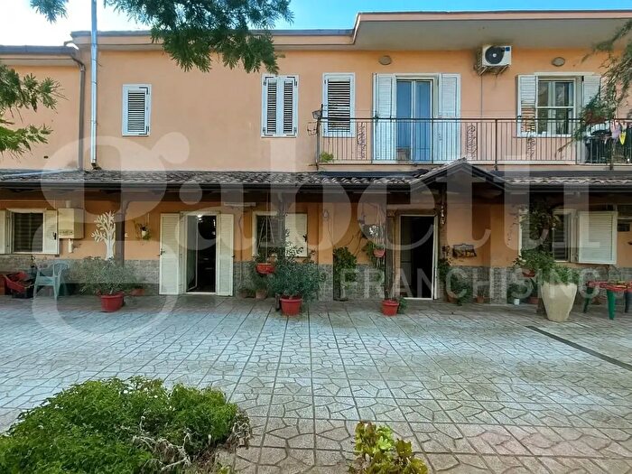 Casa con 5 locali in vendita in Via Catone, Bellona