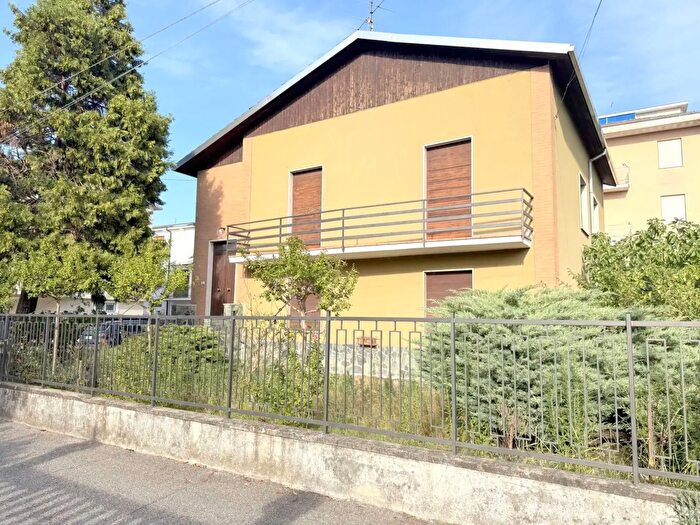 Casa con 5 locali in vendita in Cassano Spinola