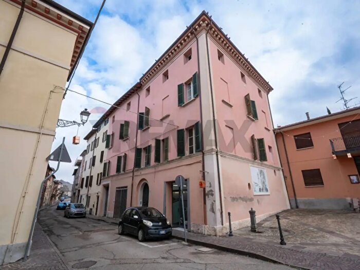 Appartamento con 20 locali in vendita in Via Roma, Borgo Tossignano