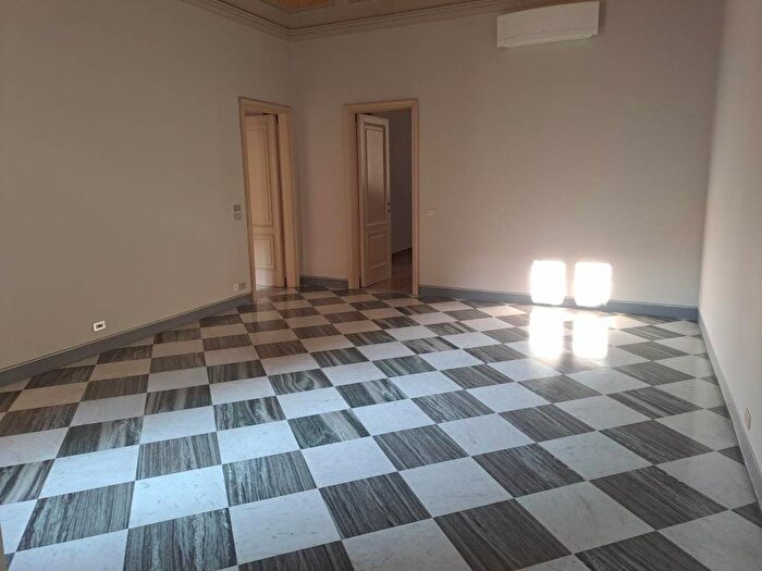 Appartamento trilocale in affitto in Via San Giovanni, Centro Storico, Piacenza