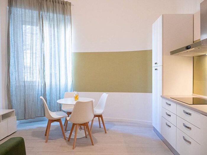 Appartamento trilocale in affitto in Via Umberto Masotto, Argonne Corsica, Milano