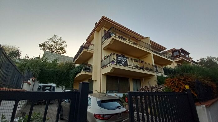 Casa con 8 locali in vendita in Via Colle degli Ulivi, Mendicino