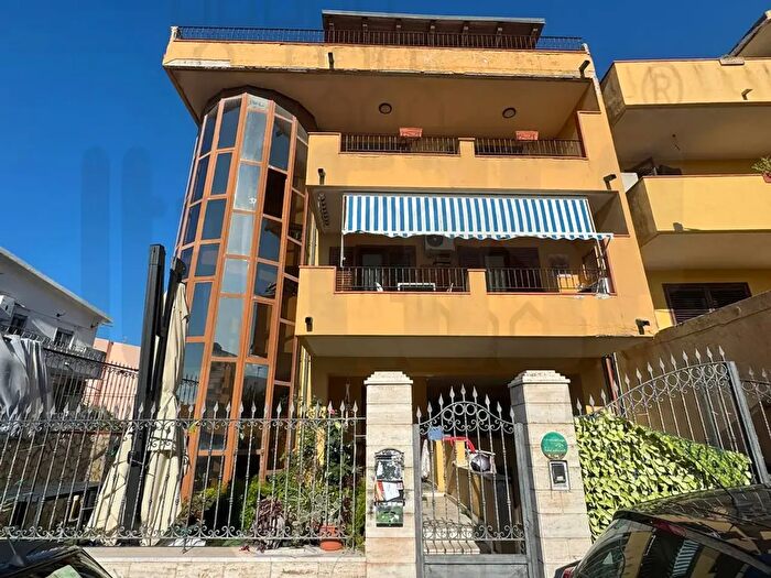 Appartamento quadrilocale in vendita in Via Lago Grande Ganzirri, Messina