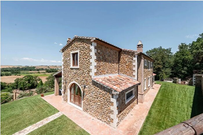 Casa con 10 locali in vendita in Manciano