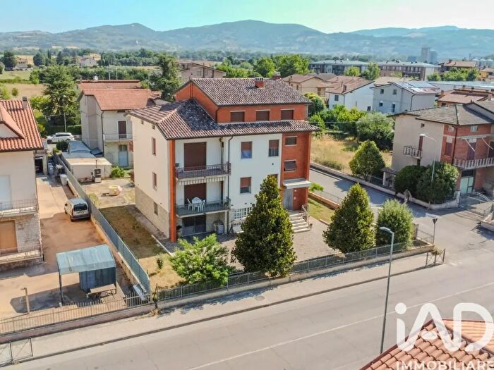 Casa con 7 locali in vendita in Via del Popolo, Bastia Umbra