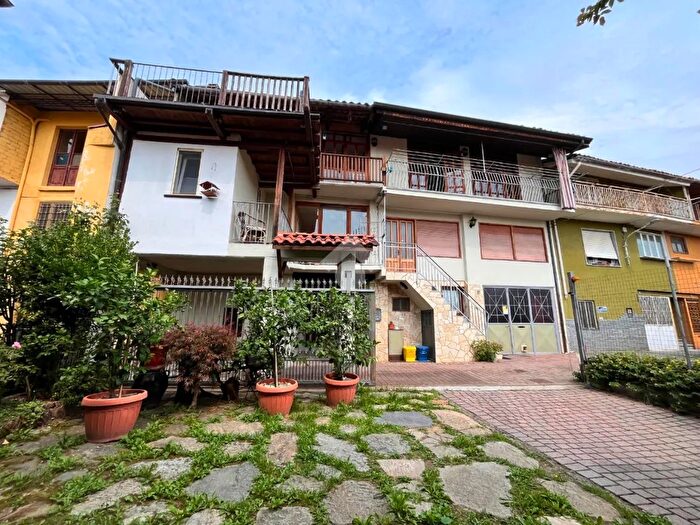 Casa con 8 locali in vendita in Via Rua, Castellamonte