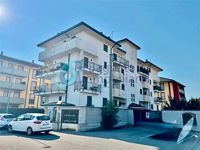 Appartamento trilocale in vendita in Trecate