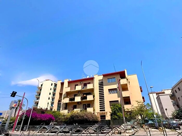 Appartamento trilocale in vendita in Via Leonardo da Vinci, Palermo
