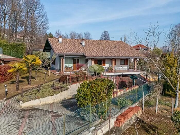 Casa con 7 locali in vendita in Via Don Carlo Terando, La Cassa