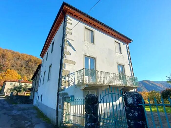 Casa con 6 locali in vendita in Bagni Di Lucca