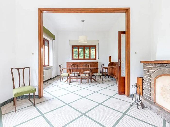 Casa con 8 locali in vendita in Lucca
