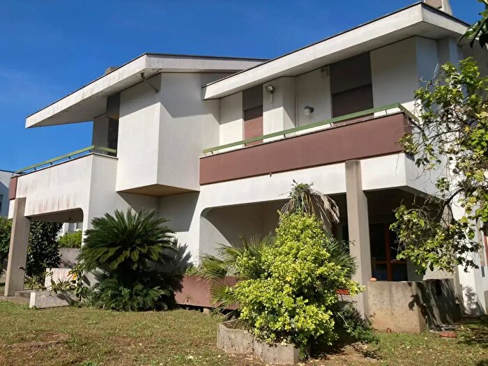 Casa quadrilocale in vendita in Via Parigi, Anzio