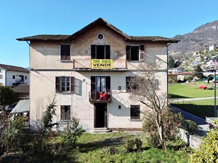 Casa con 6 locali in vendita in Via Mulini, Domaso