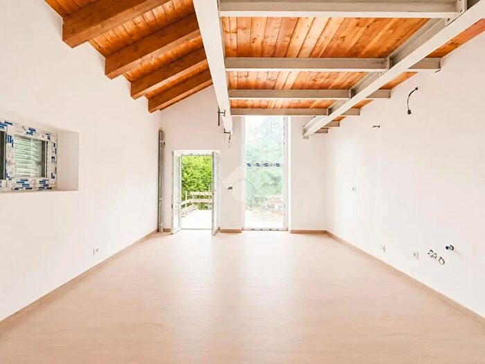 Appartamento quadrilocale in vendita in Via Poggio Santa Maria, L'Aquila