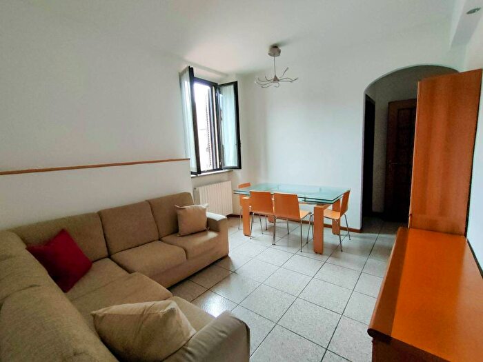 Appartamento trilocale in affitto in Via Settembre, Borghi, Como