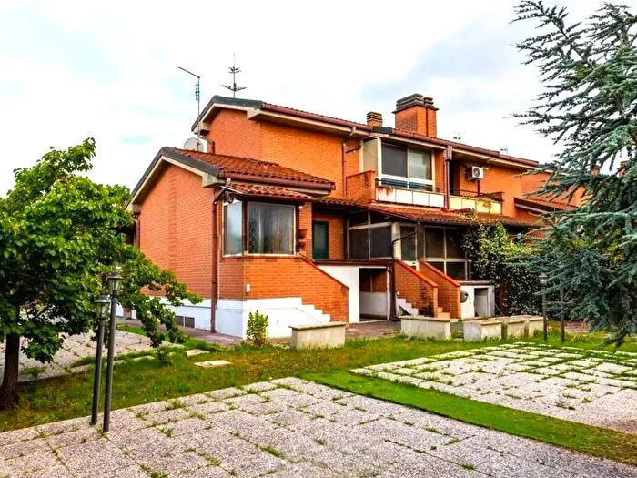 Casa con 5 locali in vendita in Via Ermogene, Roma
