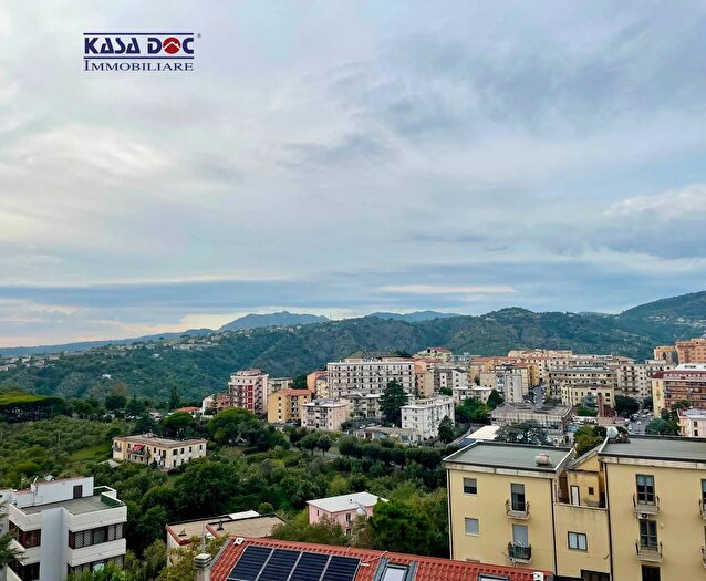 Appartamento con 6 locali in vendita in Via Madonna dei Cieli, Catanzaro