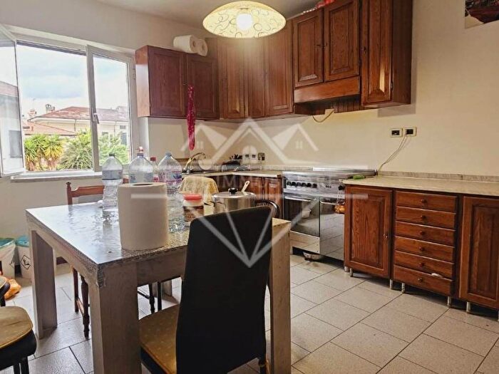 Appartamento quadrilocale in affitto in Via Alessandro Fleming, Marina di Carrara, Carrara