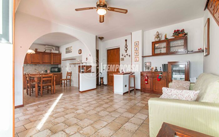 Appartamento trilocale in vendita in Mozzate