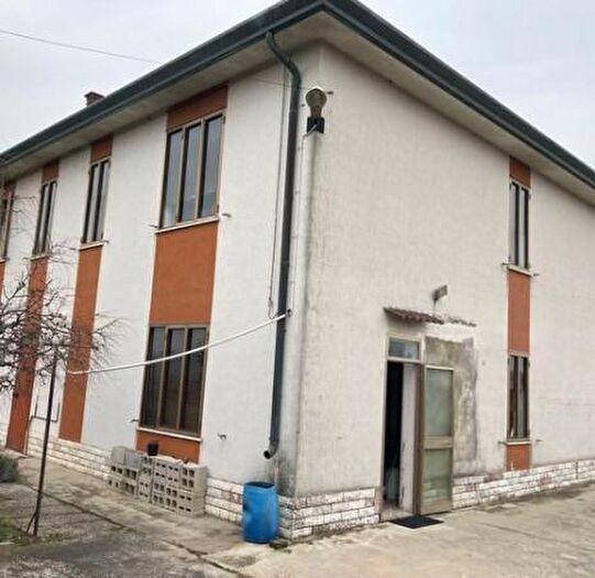 Casa con 5 locali in vendita in Via Alighieri, Papozze