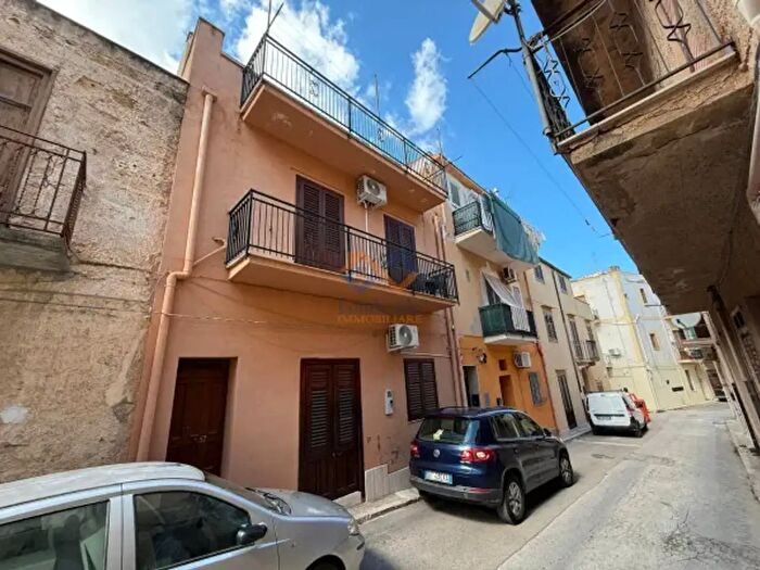 Casa con 6 locali in vendita in Via Costantino, Castellammare Del Golfo