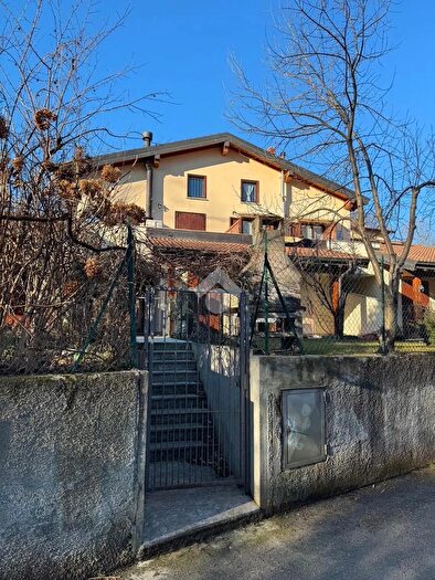 Appartamento trilocale in vendita in Via Case Sparse, Centro Valle Intelvi