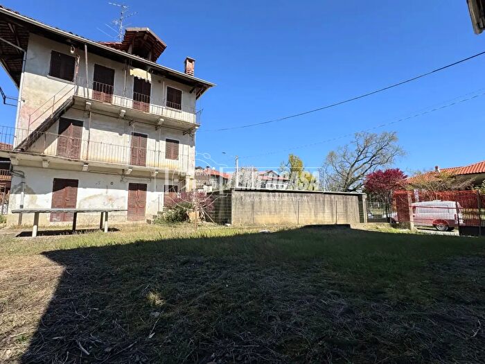 Casa con 6 locali in vendita in Via Monte Santo, Cossato