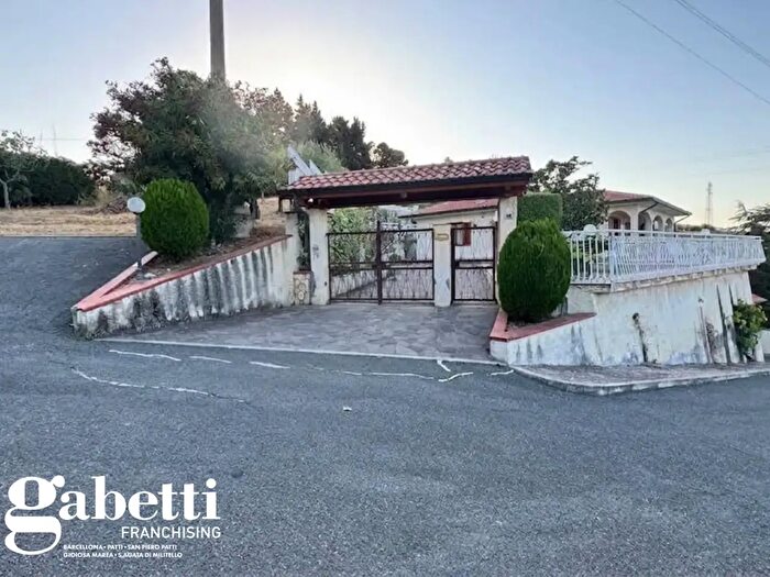 Casa con 5 locali in vendita in Via C Segreto, Patti
