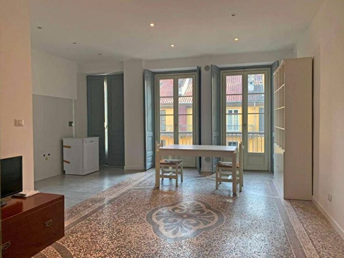 Appartamento quadrilocale in affitto in via Cernaia, Cittadella, Torino