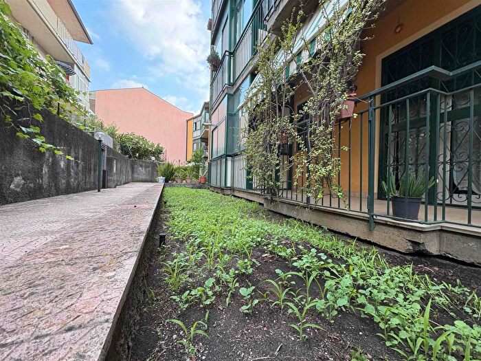 Appartamento trilocale in vendita in Via Vittorio Emanuele, Aci Catena