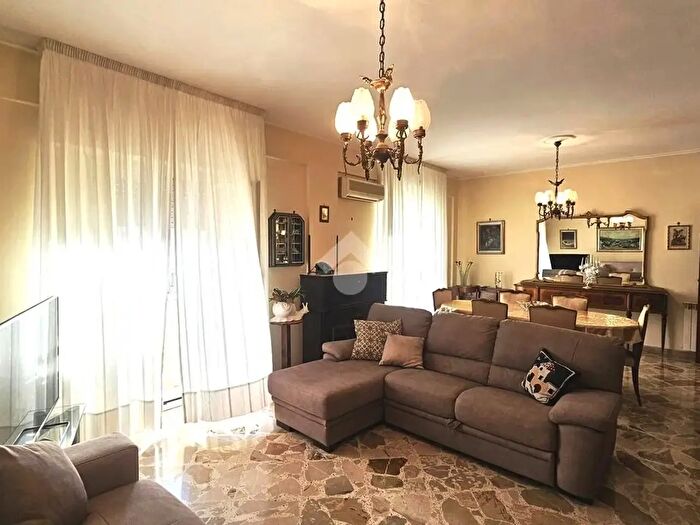 Appartamento quadrilocale in vendita in Via San Raffaele Arcangelo, Palermo