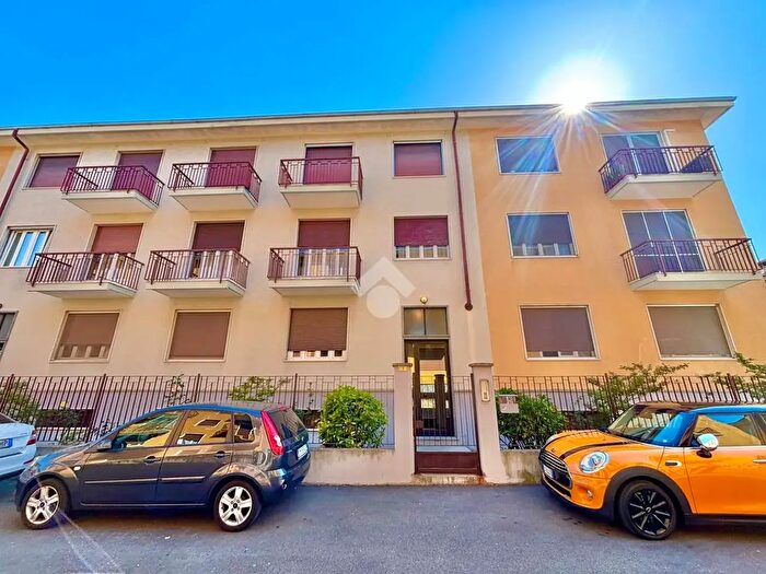 Appartamento trilocale in vendita in Via Balzaretti, Novara